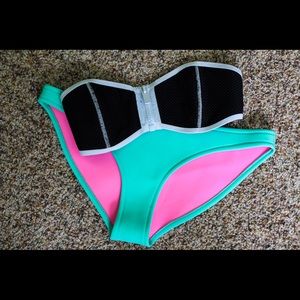 Triangl Elly Featherstone bikini top